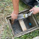 Cleaning,Inside,The,Grease,Trap,By,Scrub,With,A,Steel