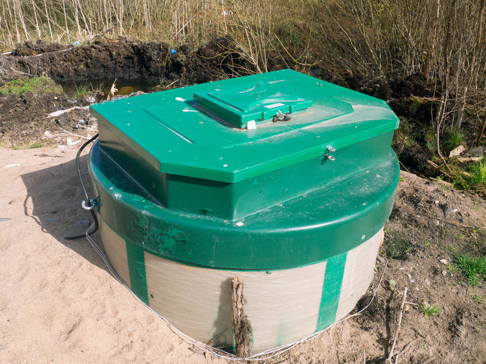 Aerobic,Waste,Water,Treatment,System,(ats).,Green,Top,Septic,Tank.